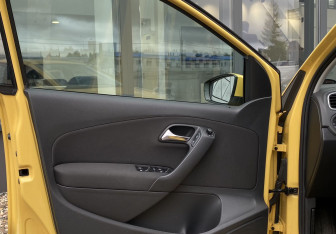 Подержанный автомобиль Volkswagen Polo Hatchback 2010 года (14 фото)