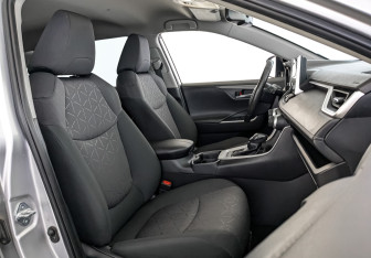 Подержанный автомобиль Toyota RAV4 2021 года (24 фото)