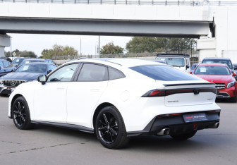 Подержанный автомобиль Changan UNI-V 2022 года (7 фото)