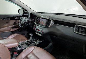 Подержанный автомобиль Kia Sorento 2018 года (15 фото)
