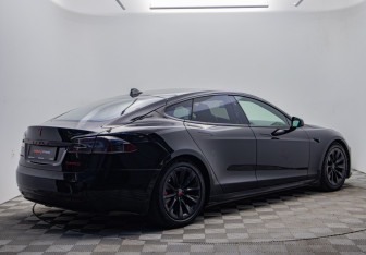 Подержанный автомобиль Tesla Model S 2018 года (5 фото)