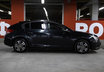 Подержанный автомобиль Chevrolet Cruze Hatchback 2014 года (4 фото)