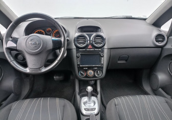 Подержанный автомобиль Opel Corsa 2007 года (12 фото)