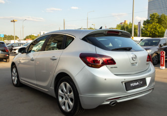 Подержанный автомобиль Opel Astra Hatchback 2011 года (5 фото)