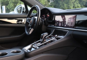 Подержанный автомобиль Porsche Panamera Wagon 2018 года (27 фото)
