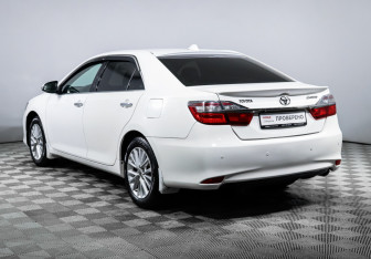 Подержанный автомобиль Toyota Camry Sedan 2015 года (7 фото)