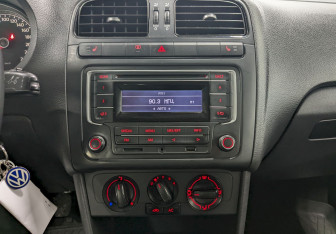 Подержанный автомобиль Volkswagen Polo Sedan 2014 года (23 фото)