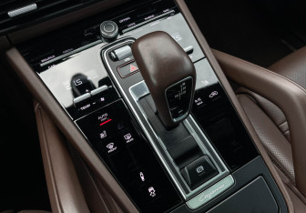 Подержанный автомобиль Porsche Cayenne 2020 года (16 фото)