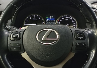 Подержанный автомобиль Lexus NX 2015 года (13 фото)