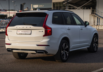 Подержанный автомобиль Volvo XC90 2019 года (5 фото)
