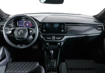 Подержанный автомобиль Skoda Rapid Liftback 2021 года (10 фото)