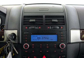 Подержанный автомобиль Volkswagen Touareg 2008 года (14 фото)