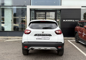 Подержанный автомобиль Renault Kaptur 2021 года (6 фото)