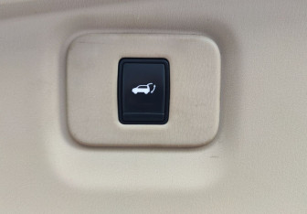 Подержанный автомобиль Nissan Pathfinder 2015 года (10 фото)