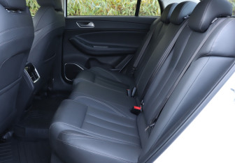 Подержанный автомобиль Omoda S5 2024 года (10 фото)