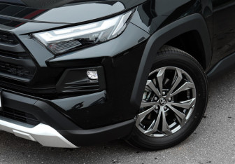 Новый Toyota RAV4 2025 (10 фото)