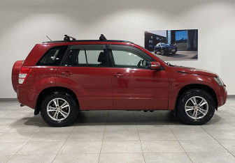 Подержанный автомобиль Suzuki Grand Vitara 2011 года (4 фото)