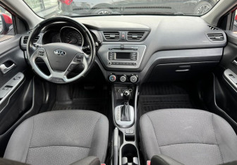 Подержанный автомобиль Kia Rio Sedan 2015 года (9 фото)
