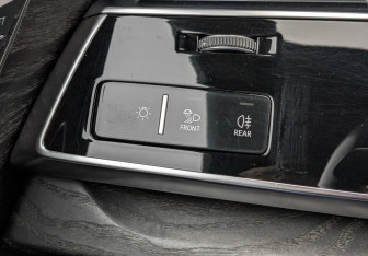 Подержанный автомобиль Audi Q8 2021 года (29 фото)