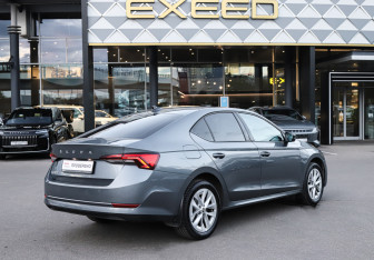Подержанный автомобиль Skoda Octavia Liftback 2022 года (5 фото)