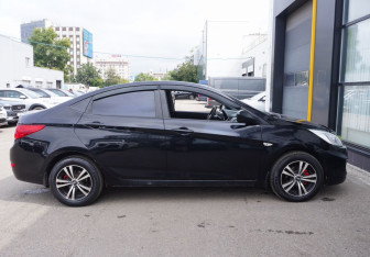 Подержанный автомобиль Hyundai Solaris Sedan 2013 года (7 фото)