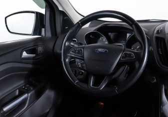 Подержанный автомобиль Ford Kuga 2017 года (17 фото)