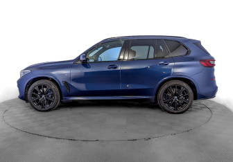 Подержанный автомобиль BMW X5 2021 года (8 фото)