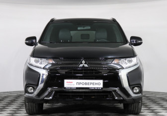 Подержанный автомобиль Mitsubishi Outlander 2021 года (2 фото)