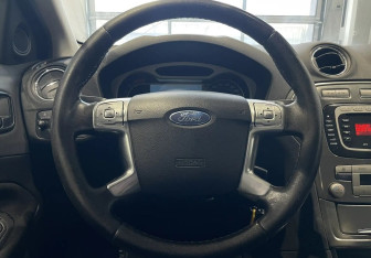 Подержанный автомобиль Ford Mondeo Sedan 2007 года (12 фото)