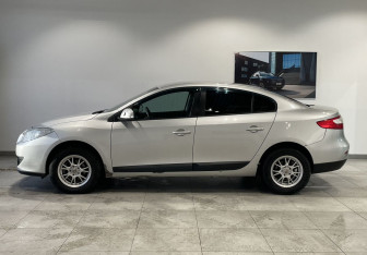 Подержанный автомобиль Renault Fluence 2010 года (8 фото)