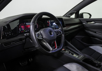 Подержанный автомобиль Volkswagen Golf GTI Hatchback 2021 года (9 фото)