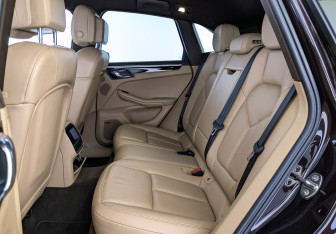 Подержанный автомобиль Porsche Macan 2015 года (18 фото)