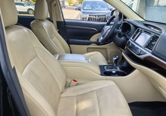 Подержанный автомобиль Toyota Highlander 2014 года (12 фото)