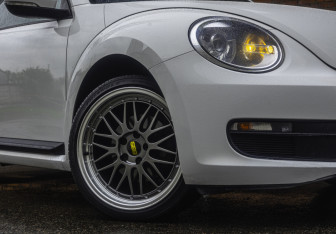 Подержанный автомобиль Volkswagen Beetle Hatchback 2013 года (5 фото)