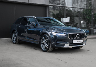 Подержанный автомобиль Volvo V90 Cross Country 2018 года (3 фото)