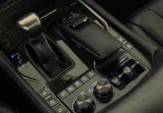 Подержанный автомобиль Lexus LX 2021 года (21 фото)