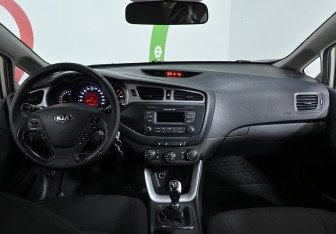 Подержанный автомобиль Kia Ceed Hatchback 2015 года (8 фото)