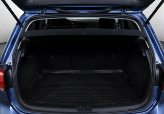 Подержанный автомобиль Volkswagen Golf Hatchback 2013 года (16 фото)