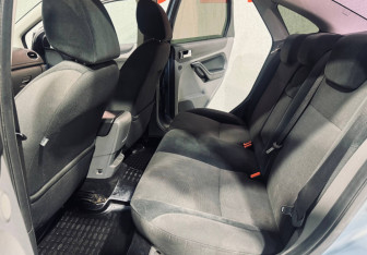 Подержанный автомобиль Ford Focus Sedan 2008 года (15 фото)