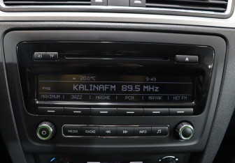 Подержанный автомобиль Skoda Rapid Liftback 2014 года (21 фото)