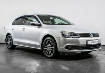 Подержанный автомобиль Volkswagen Jetta Sedan 2012 года (3 фото)