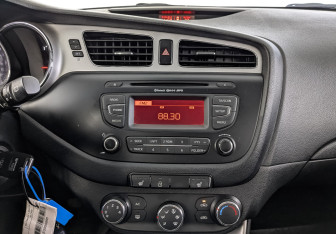 Подержанный автомобиль Kia Ceed Hatchback 2014 года (17 фото)