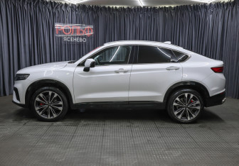 Подержанный автомобиль Geely Tugella 2023 года (7 фото)