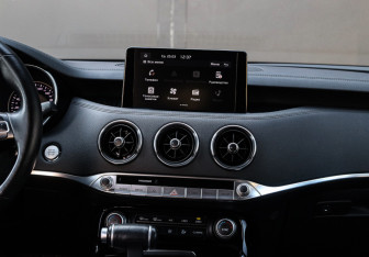 Подержанный автомобиль Kia Stinger 2021 года (10 фото)