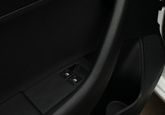 Подержанный автомобиль Skoda Rapid Liftback 2017 года (15 фото)