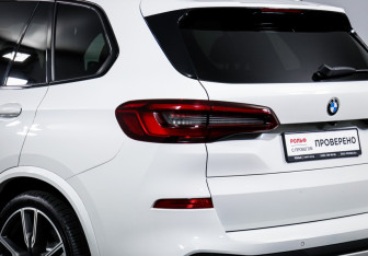 Подержанный автомобиль BMW X5 2019 года (16 фото)