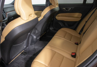 Подержанный автомобиль Volvo V60 Cross Country 2019 года (11 фото)