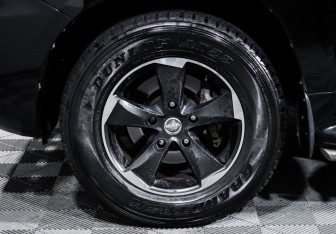 Подержанный автомобиль Toyota Land Cruiser Suv 2014 года (15 фото)