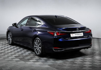 Подержанный автомобиль Lexus ES 2020 года (7 фото)
