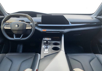 Подержанный автомобиль Changan UNI-V 2024 года (12 фото)